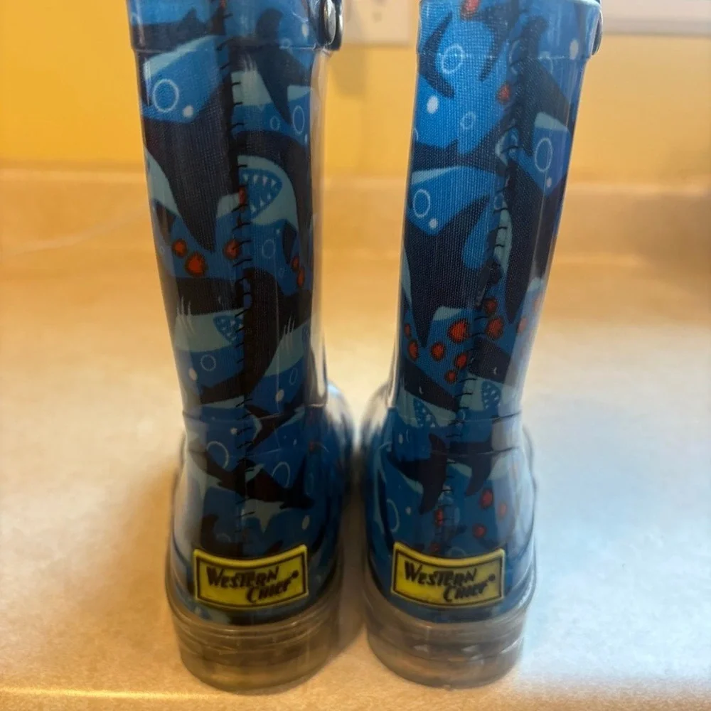 Western Chief Shark Chase Light Up Blue‎ Rain Boots Kids Size 10 Outdoor Novelty